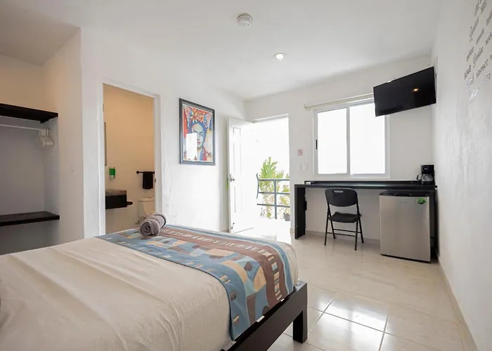Hotel Palmas - Near The Puerto Morelos
